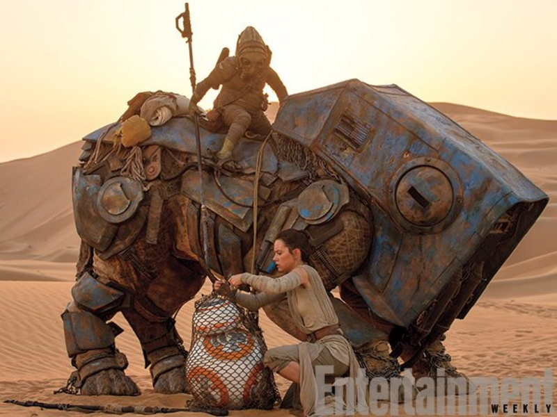 Illustration for article titled Here are some new Force Awakens pictures to peruse over your blue milk